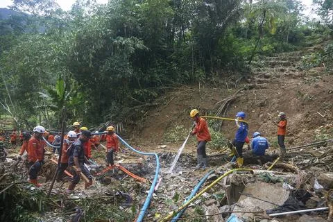Landslide on Indonesia's Java Island increases, several missing, Pekalongan - 23 Fotos de archivo