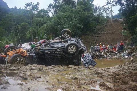 Landslide on Indonesia's Java Island increases, several missing, Pekalongan - 23 Fotos de archivo