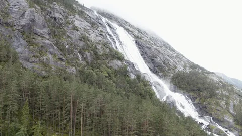 The Langfoss Waterfall Vídeo Stock 88692751
