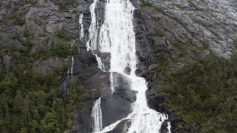 The Langfoss Waterfall Vídeo Stock 88695514