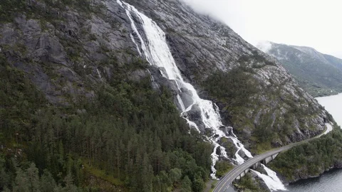 The Langfoss Waterfall Vídeo Stock 88695532