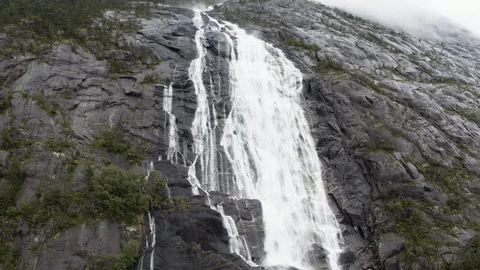 The Langfoss Waterfall Vídeo Stock 88699635