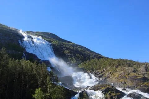 Langfossen waterfall in summer Stock-Fotos