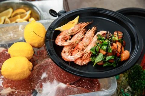 Langoustines cooked with vegetables. Foto stock