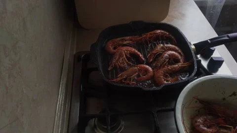 Langoustines fried in a pan 库存影片 151603120