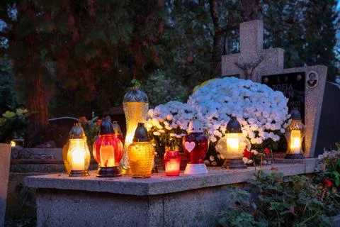 Lanterns and candles on the grave devoted to All Souls Day Foto stock