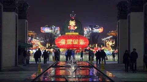 Lanterns decorations and people roaming during chinese spring festival, Stock Footage 34286251