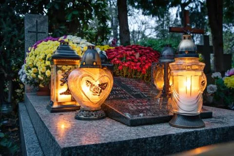 Lanterns on the grave devoted to All Souls Day Stock-Fotos