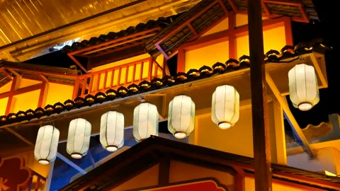 Lanterns hanging under the eaves 库存影片 343737903