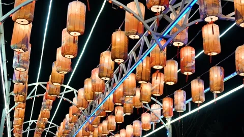 Lanterns hanging under the eaves Видео 343738028