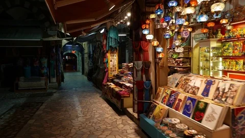 Lanterns store and textile stalls at Grand Bazaar in night time Video stock 83314469
