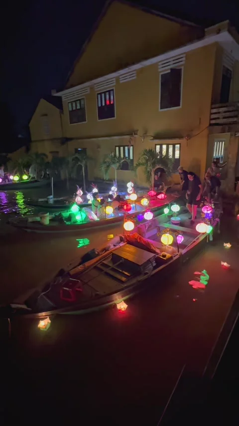Lanterns on the Thu Bon River in Hoi An, Quang Nam, Vietnam at night Stock Footage 331547097