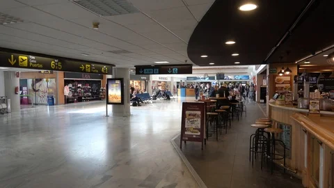 Lanzarote Spain: Restaurants and bars in airport departure area Video stock 88113751