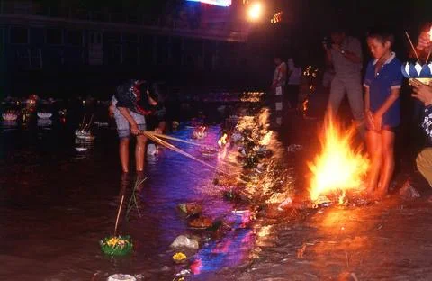  Laos: Torches, krathongs and fires to keep warm illuminate the banks of t... Stock Photos