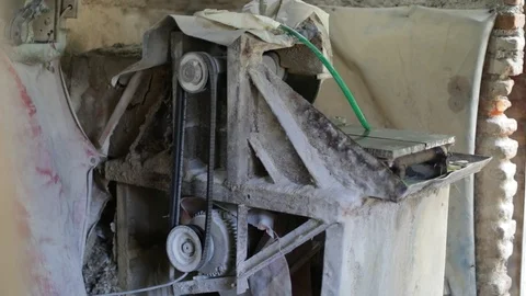 Lapidary workshop. Old cutting mashine for working semiprecious stones 스톡 동영상 119003563