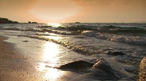 Lapping waves Video stock 86344