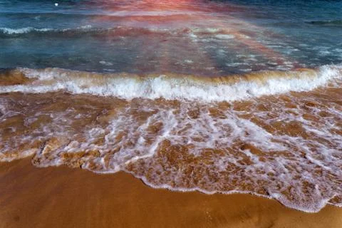 The lapping of the waves on the sandy beach.Small sea waves with crystal clea Foto stock