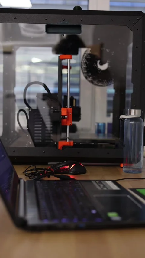 Laptop and 3D printer vertical video Stock Footage 286050912
