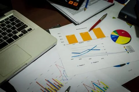 Laptop and graph Foto stock