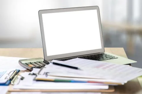 Laptop with blank screen on table. Workspace background new project on laptop Foto stock