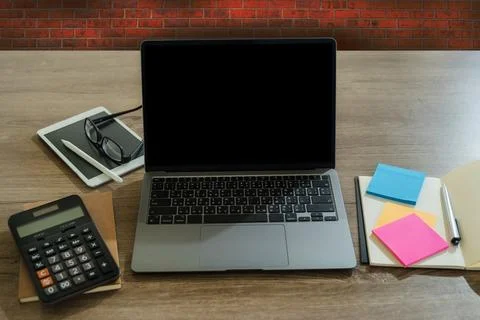 Laptop with blank screen on table. Workspace background new project on lapt.. Stock-Fotos