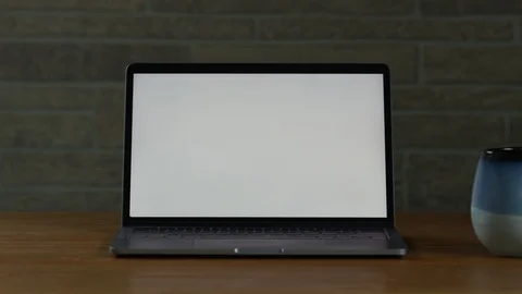 Laptop On Clean Desk Stockbeeldmateriaal 114011541