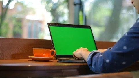 Laptop computer, hands of man typing and drinking coffee from a cup Vídeo Stock 101657395