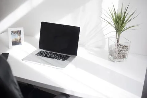 Laptop computer with isolated screen is on the table Foto stock