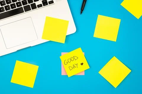 Laptop computer with many sticky notes on a blue background, flat lay. 스톡 사진