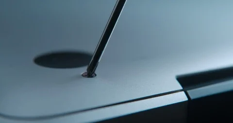 Laptop computer reparation opening and closing close up 4K Stockbeeldmateriaal 127404277