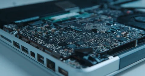 Laptop computer reparation opening and closing close up 4K 库存影片 127404395