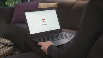 Laptop connecting to WiFi Stock Footage 85898914