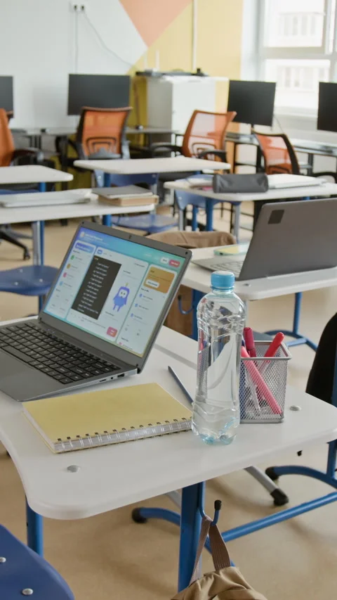 Laptop Displaying Coding Program on Desk in Empty Stem Classroom Stockbeeldmateriaal 342824910