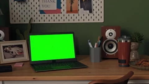 Laptop Displaying Green Mockup Screen Resting on Working Desk in Home Office Vídeo Stock 328241420
