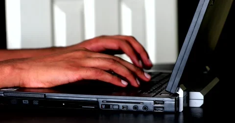 Laptop Vídeos de archivo 137827951