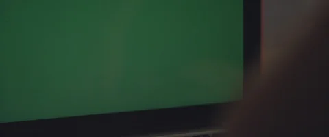 Laptop Green Screen Bottom - close up overshoulder 4K SLOG Vidéo 102269068