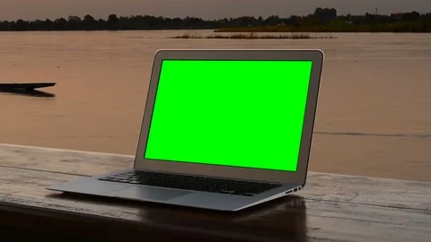 Laptop green screen with sunset. Vidéo 95389807