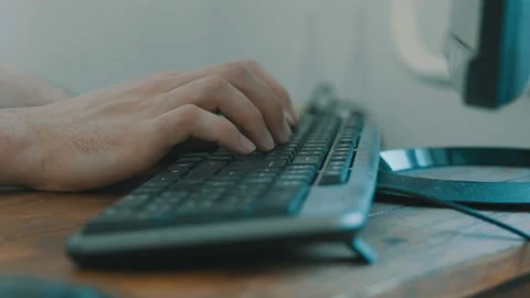 Laptop keyboard prints with two hands Stock-Footage 86304527