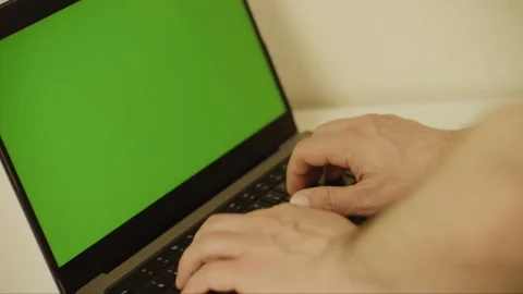 Laptop Notebook 2 hands keyboard typing with green screen 2 Vídeo Stock 303592022