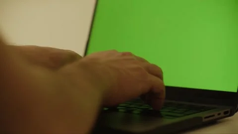 Laptop Notebook 2 hands keyboard typing with green screen 2 right backside s Vídeo Stock 303592055
