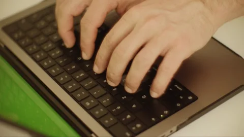 Laptop Notebook 2 hands keyboard typing with green screen 2 up shot  Vídeo Stock 303592072