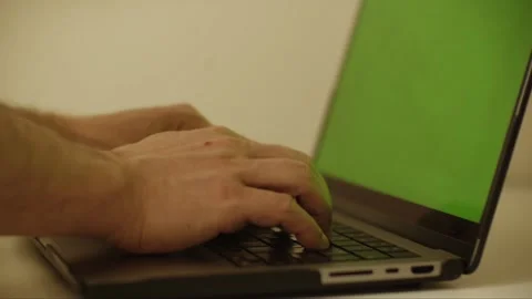 Laptop Notebook 2 hands keyboard typing with green screen 3 right side shot  Vídeo Stock 303592078