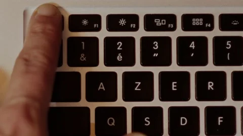 Laptop Notebook Keyboard Left Hand Finger Pushing the ESC Escape Button Clos Vídeo Stock 231072829