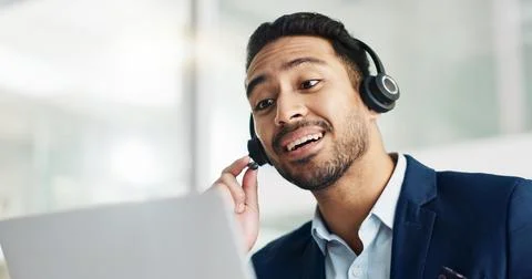 Laptop, problem solving and business man in call center with headset for 스톡 사진
