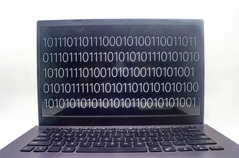 A laptop screen displaying binary code, symbolizing the digital world. Perf.. Foto stock
