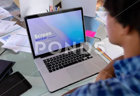 Laptop Screen Mockup Modello PSD