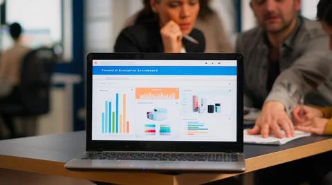 Laptop screen ready for presentation placed on desk while team work in Foto stock