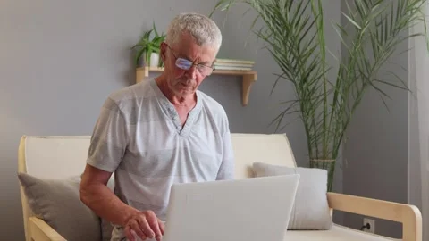 Laptop technology. Home computer. Internet usage. Wireless communication. Vídeo Stock 252761847