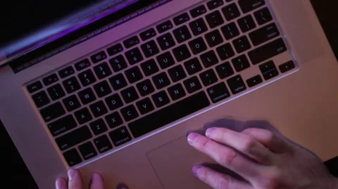 Laptop using mouse Vídeos de archivo 49583343
