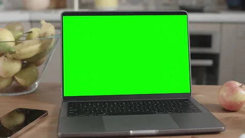 Laptop on Wooden Table in Kitchen Interior Vídeo Stock 151005801